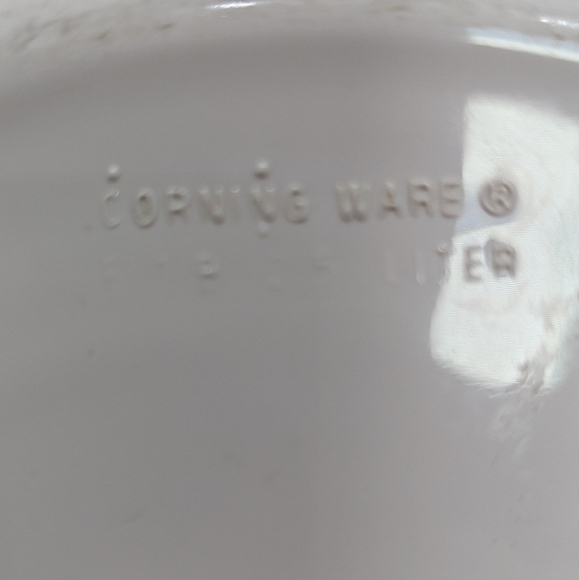Corningware All White A1B 2.5 Liter with Lid - Picture 4 of 9